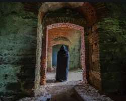 According to the local lore, when the building was used as a club on a stormy night a stranger came to the house. The member invited him in and starte